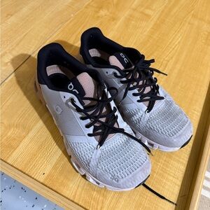 On Cloud Women's Gray and Black Athletic Shoes